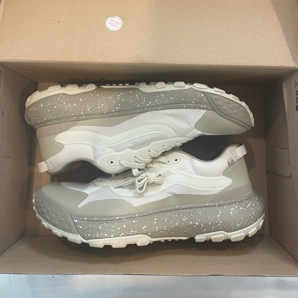 Vans Mte Crosspath
Size 11
Brand new never worn still in box